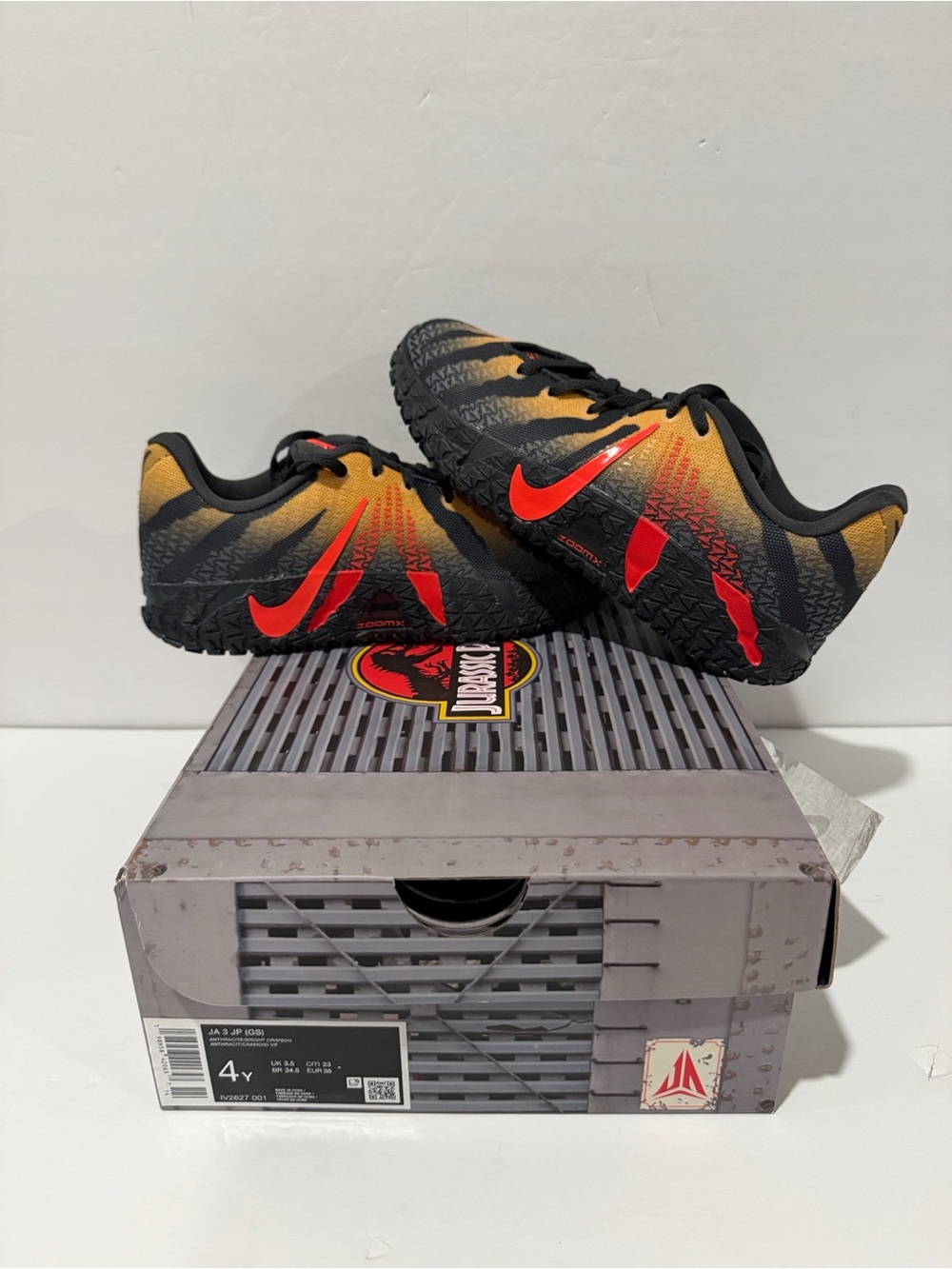 Ja 3 'Jurassic Park Raptor' (GS) Sz: 4 (IV2627-001)